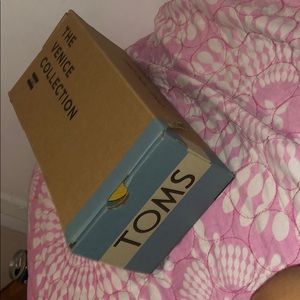 Brand new yellow toms